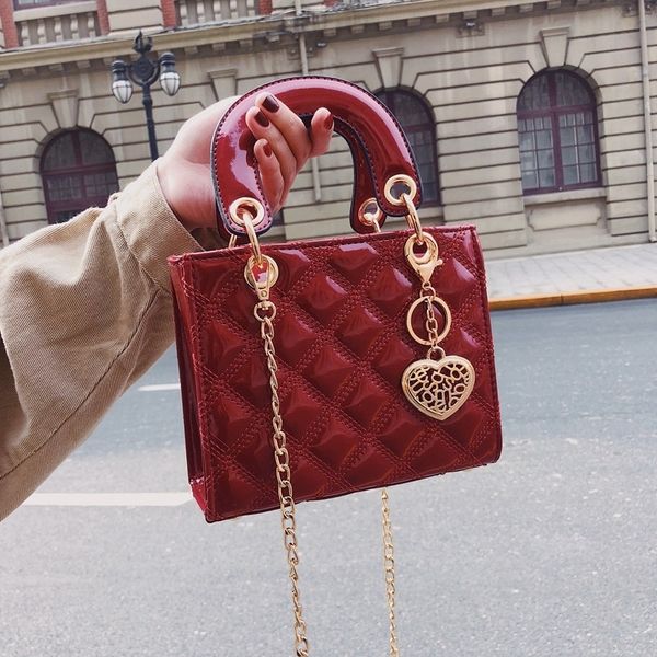 high sense small bag women's new fashion net red versatile foreign style messenger patent leather bright face princess diana purses lad
high sense small bag women's new fashion net red versatile foreign style messenger patent leather bright face princess diana purses lad