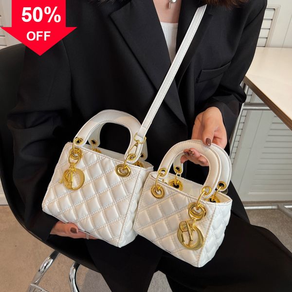 texture summer 2022 new versatile fashion portable gas msenger fashionable retro women's totes shoulder bag
texture summer 2022 new versatile fashion portable gas msenger fashionable retro women's totes shoulder bag