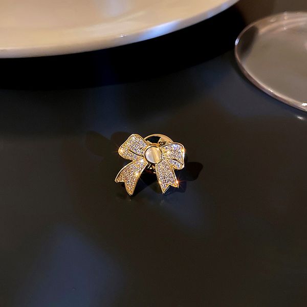 real gold plating opal zircon pearl kitten brooch bouquet snowflake clothing simple high sense clothes accessories, Gray
real gold plating opal zircon pearl kitten brooch bouquet snowflake clothing simple high sense clothes accessories, Gray