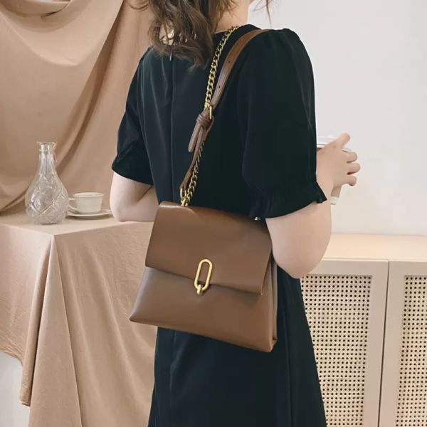 vintage luxury shoulder bag women 2021 trend casual simple solid color crossbody bag female design fashion pu leather handbag
vintage luxury shoulder bag women 2021 trend casual simple solid color crossbody bag female design fashion pu leather handbag