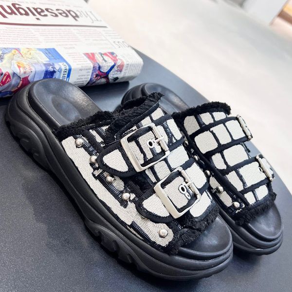 h town sandal it made from jacquard and embellished with a logo pattern its a new take on labels signature elements couples sandales the fam, Black
h town sandal it made from jacquard and embellished with a logo pattern its a new take on labels signature elements couples sandales the fam, Black