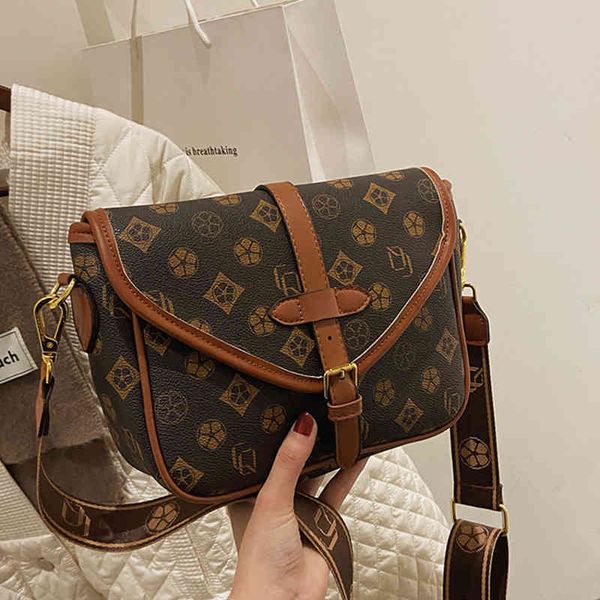 purse sale high sense bag female winter new fashion belt strap shoulder armpit bag versatile messenger wide shoulder strap small square bag
purse sale high sense bag female winter new fashion belt strap shoulder armpit bag versatile messenger wide shoulder strap small square bag