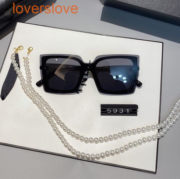 summer famous sunglass oversized flat ladi sun glass chain women square fram fashion digner with packaging box shad, White;black
summer famous sunglass oversized flat ladi sun glass chain women square fram fashion digner with packaging box shad, White;black