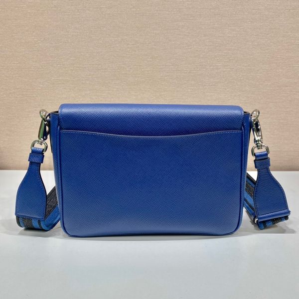2022 embroidered webbing men's diagonal bag 2vd046 imported saffiano leather large embossed triangle blue, Blue;pink
2022 embroidered webbing men's diagonal bag 2vd046 imported saffiano leather large embossed triangle blue, Blue;pink