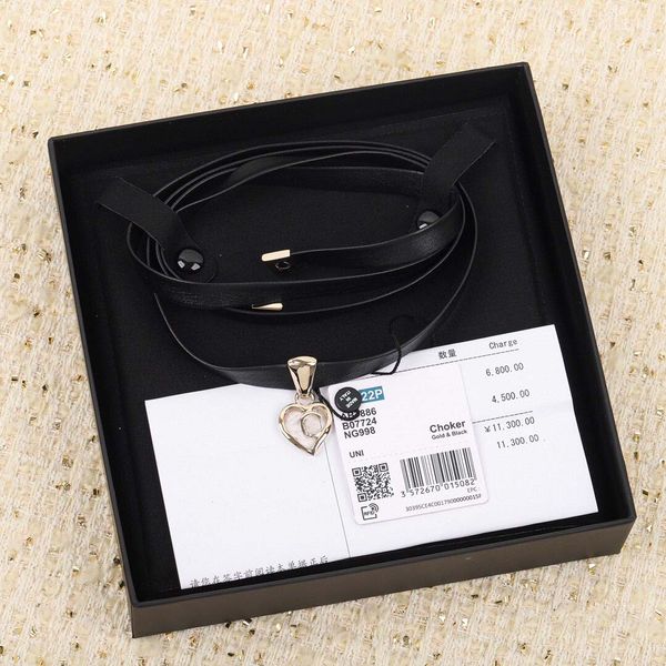 2022 charm pendant necklace heart shape and black genuine leather design for women wedding jewelry gift have box stamp ps7595, Golden
2022 charm pendant necklace heart shape and black genuine leather design for women wedding jewelry gift have box stamp ps7595, Golden