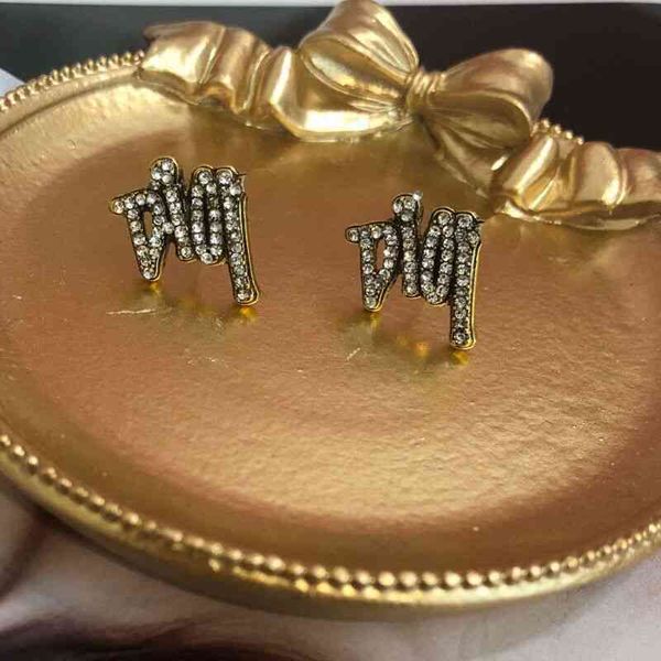 factory wholesale temperament golden letter korean fashion simple and versatile full diamond net red earrings women's new style
factory wholesale temperament golden letter korean fashion simple and versatile full diamond net red earrings women's new style