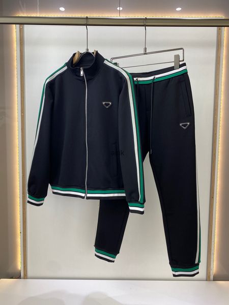 21ss mens designers tracksuits metal triangle label milano letter hooded suit windbreaker fashion tracksuit jogging suits men designer, Gray
21ss mens designers tracksuits metal triangle label milano letter hooded suit windbreaker fashion tracksuit jogging suits men designer, Gray