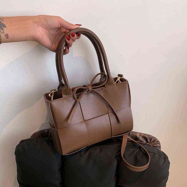 luxury brand designer woven handbags purse casual totes women shoulder crossbody bags 2021 new fashion ladies messenger bags g220509
luxury brand designer woven handbags purse casual totes women shoulder crossbody bags 2021 new fashion ladies messenger bags g220509