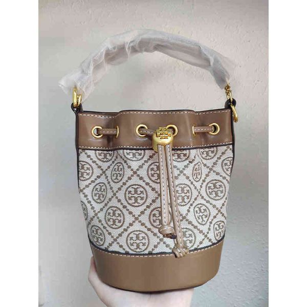2022 new tb mini old canvas single shoulder messenger handbag drawstring bucket bag women's bag fashion luxury designer
2022 new tb mini old canvas single shoulder messenger handbag drawstring bucket bag women's bag fashion luxury designer