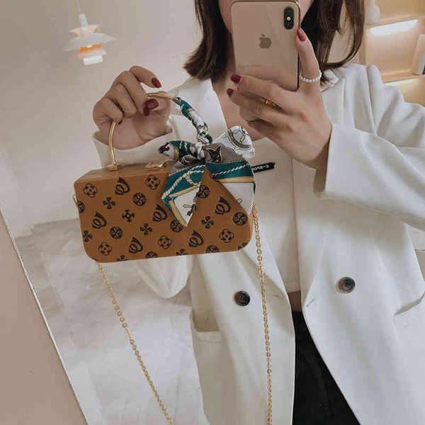 2022 factory wholesale new women's autumn silk scarf single shoulder messenger bag korean version ins fashion portable small square bag
2022 factory wholesale new women's autumn silk scarf single shoulder messenger bag korean version ins fashion portable small square bag
