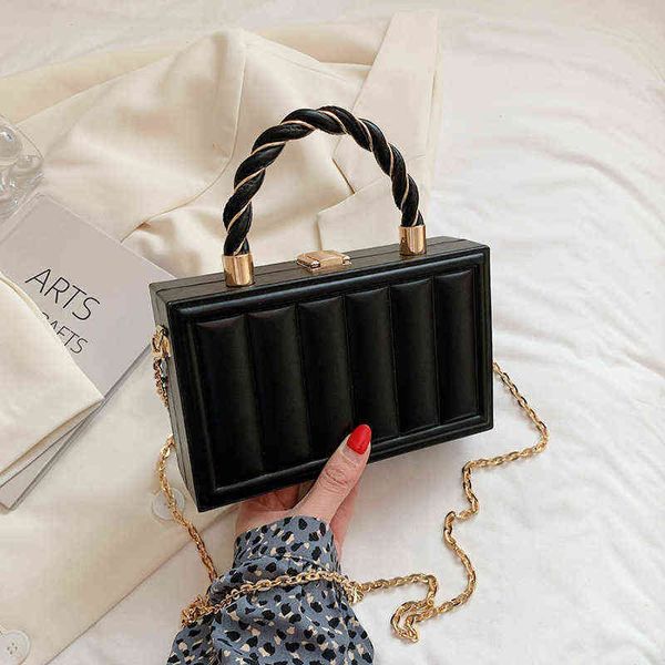 2021 luxury women small box chain crossbody bag brand lady white pink handbags and purses clutch evening party bag mini suitcase g220422
2021 luxury women small box chain crossbody bag brand lady white pink handbags and purses clutch evening party bag mini suitcase g220422