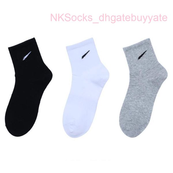 classic fashion men's socks gift box stockings hook brand black white gray medium tube sports cotton sweat absorbing sock men women lux
classic fashion men's socks gift box stockings hook brand black white gray medium tube sports cotton sweat absorbing sock men women lux