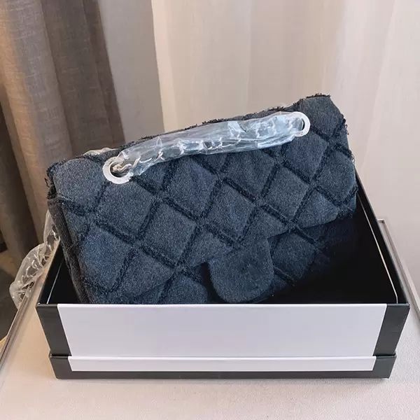sw 2022 early fall france womens bicolore quilted denim bags matelasse chain crossbody shoulder large capacity vintage famous designer luxur
sw 2022 early fall france womens bicolore quilted denim bags matelasse chain crossbody shoulder large capacity vintage famous designer luxur