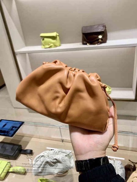 pleated venetas bottegas baodiejia pouch solid color cloud bag single shoulder messenger handbag5 bylh
pleated venetas bottegas baodiejia pouch solid color cloud bag single shoulder messenger handbag5 bylh