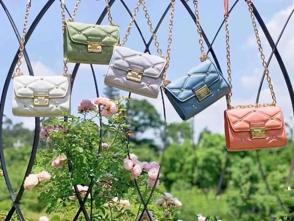 new 2022 mini square quilted flap bag leather classic plaid gold metal buckle leather accessory chain shoulder bags designer luxury women�
new 2022 mini square quilted flap bag leather classic plaid gold metal buckle leather accessory chain shoulder bags designer luxury women�