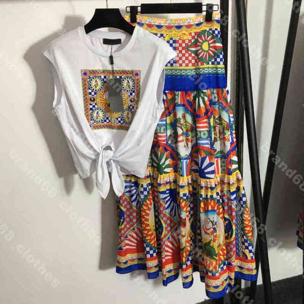 high end women two piece dress cotton print t shirt tanks high waist dress suit letter logo brand female apparel ins net celebrity vest skir, White
high end women two piece dress cotton print t shirt tanks high waist dress suit letter logo brand female apparel ins net celebrity vest skir, White