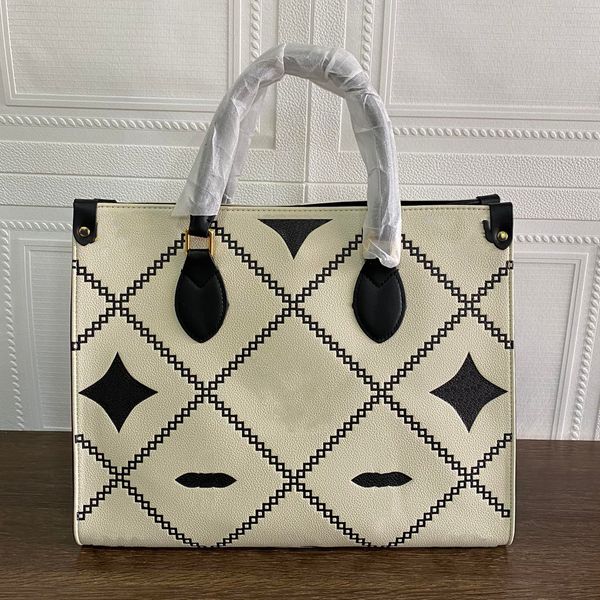22ss hand tote bag leather classic pressed printing hardware metal long short handle large capacity ladies luxury designer shoulder bag wall
22ss hand tote bag leather classic pressed printing hardware metal long short handle large capacity ladies luxury designer shoulder bag wall