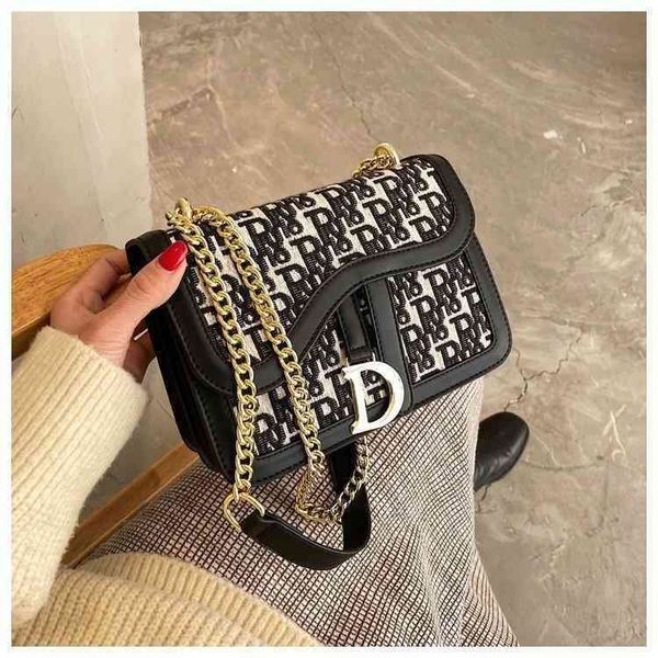 2022 new designer handbags luxury quality letter small square single shoulder diagonal cross portable simple fashion trendy
2022 new designer handbags luxury quality letter small square single shoulder diagonal cross portable simple fashion trendy