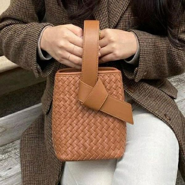 designer pu woven handbag womens simple bucket ladies messenger bag vintage solid luxury shoulder bag woman 2022
designer pu woven handbag womens simple bucket ladies messenger bag vintage solid luxury shoulder bag woman 2022