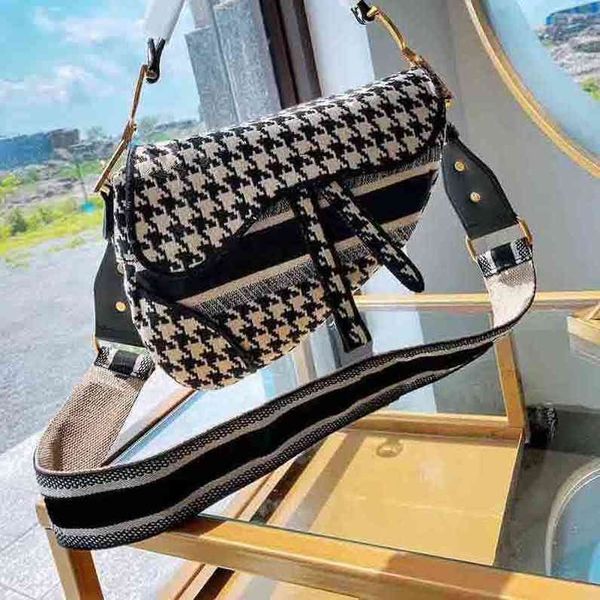 women luxurys fashiondesigners bags ladies matt black leather letters embroidery saddle houlder messenger lady handbag with gift box ea0r
women luxurys fashiondesigners bags ladies matt black leather letters embroidery saddle houlder messenger lady handbag with gift box ea0r