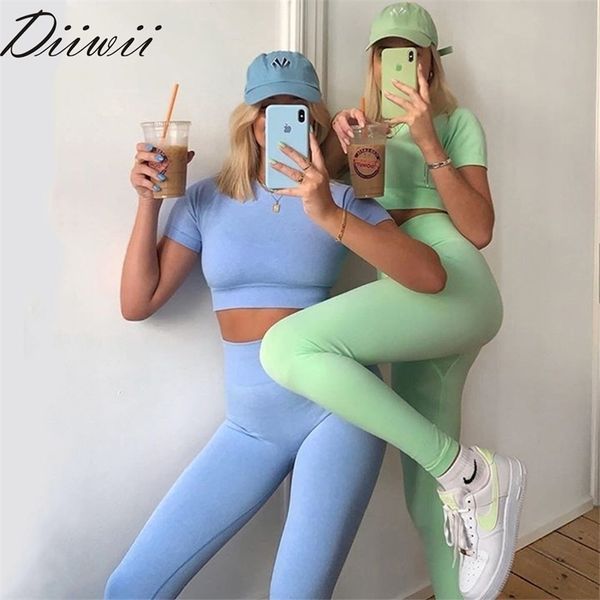 diiwii set women sport suit 2 piece seamless workout clothes fitness crop high waist leggings short sleeve sportswear lj201125, White
diiwii set women sport suit 2 piece seamless workout clothes fitness crop high waist leggings short sleeve sportswear lj201125, White