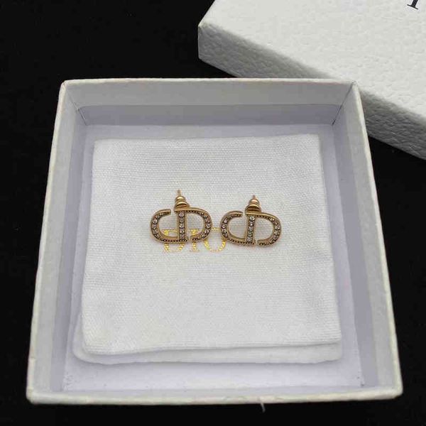 outlet classic letters full diamond earrings female worn hollow out earrings, Golden
outlet classic letters full diamond earrings female worn hollow out earrings, Golden