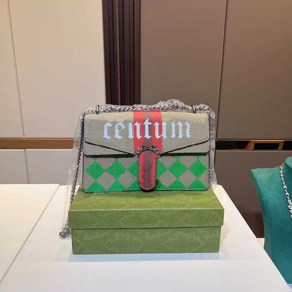 luxury designer chain armpit bag graffiti letter print pattern metal latch canvas urban handbag
luxury designer chain armpit bag graffiti letter print pattern metal latch canvas urban handbag