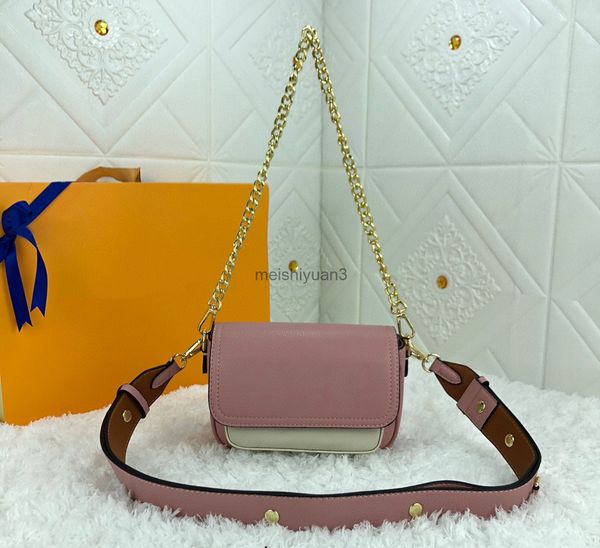 ladies fashion handbag luxury design lockme tender bag soft grained calfskin shoulder strap removable adjustable crossbody bag fiber lined
ladies fashion handbag luxury design lockme tender bag soft grained calfskin shoulder strap removable adjustable crossbody bag fiber lined