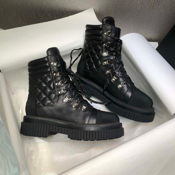 2022 goodquality leather boots in winter and suede women's boots size 35 to 40 ankle boot, Black
2022 goodquality leather boots in winter and suede women's boots size 35 to 40 ankle boot, Black