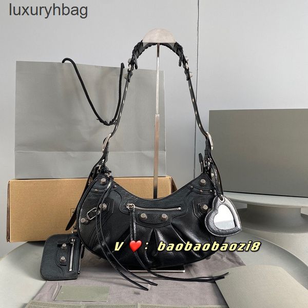 balencaigass bags women designer 2022 le cagole paris one sheepskin crack black crescent single shoulder dumpling messenger 8 aqm5
balencaigass bags women designer 2022 le cagole paris one sheepskin crack black crescent single shoulder dumpling messenger 8 aqm5