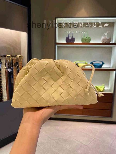designer bag bottegasvenetas trend handbags bag cloud mini pouch woven single shoulder diagonal span 5iuz
designer bag bottegasvenetas trend handbags bag cloud mini pouch woven single shoulder diagonal span 5iuz