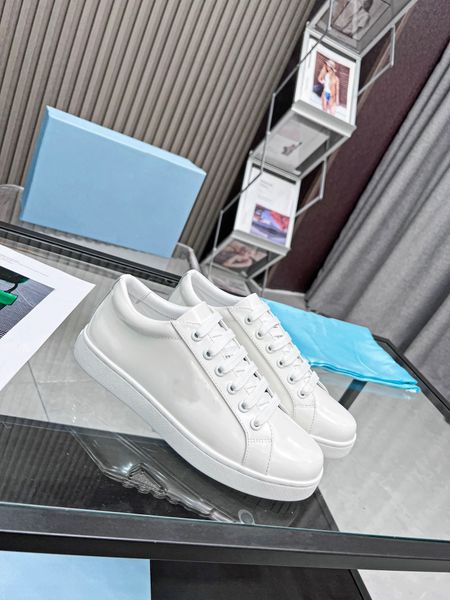 2023 designer sneakers calfskin casual shoes women luxury suede trainers reflective sneaker genuine leather fabric runner winter mesh 0819, Black
2023 designer sneakers calfskin casual shoes women luxury suede trainers reflective sneaker genuine leather fabric runner winter mesh 0819, Black