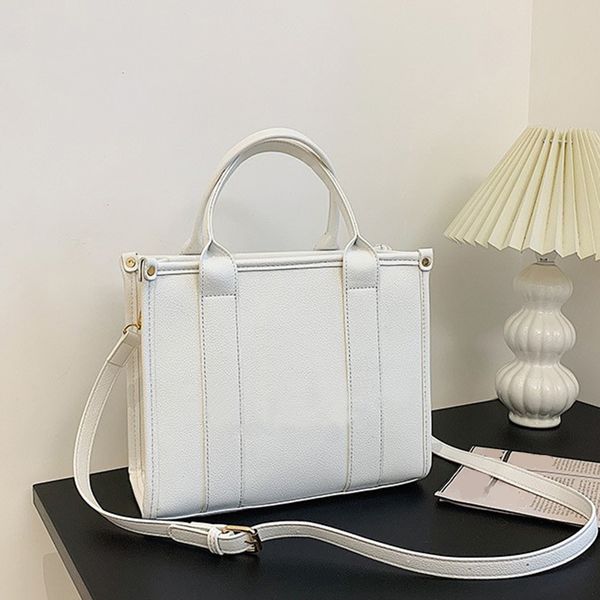 fashion totes bags lady designer bag cool practical large capacity plain cross body shoulder handbags women handbag crossbody casual square
fashion totes bags lady designer bag cool practical large capacity plain cross body shoulder handbags women handbag crossbody casual square