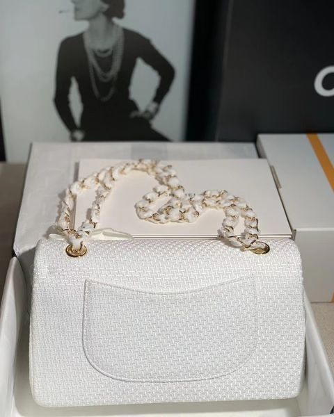 ladies single shoulder bag flip bag 7a high-end custom quality fashion leisure entertainment available long shoulder strap
ladies single shoulder bag flip bag 7a high-end custom quality fashion leisure entertainment available long shoulder strap