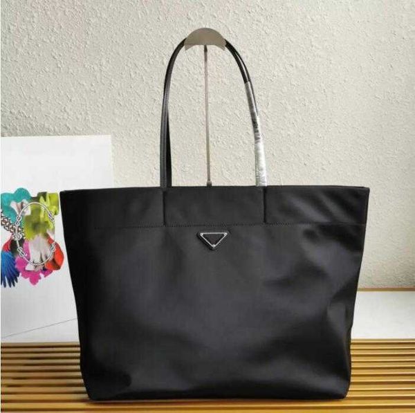 2022 luxury designer brands shopping bags women triangle label waterproof leisure travel bag large capacity nylon mommy tote ladies
2022 luxury designer brands shopping bags women triangle label waterproof leisure travel bag large capacity nylon mommy tote ladies