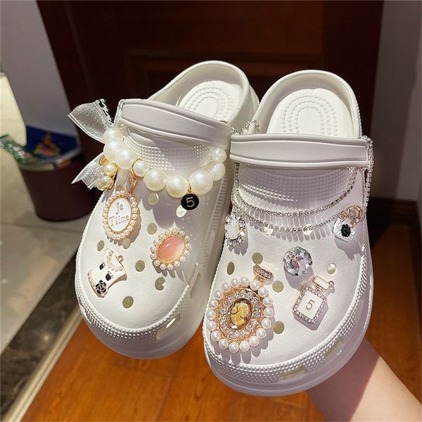 1 pack set croc charms designer cute diy buckle accessories for girls bling rhinestones shoes flower metal chain decoration 220720, White;pink
1 pack set croc charms designer cute diy buckle accessories for girls bling rhinestones shoes flower metal chain decoration 220720, White;pink