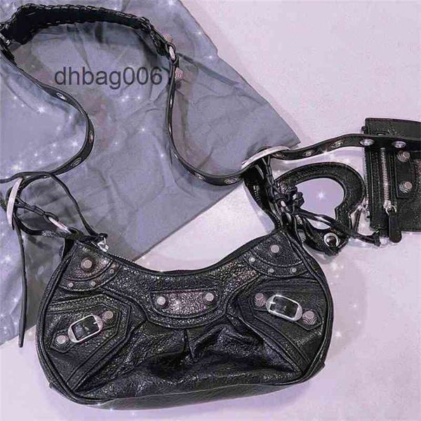 leather locomotive bags balencaigass b home le cagole 2022 women's designer locomotive one fold armpit single shoulder messenger bag 1k 
leather locomotive bags balencaigass b home le cagole 2022 women's designer locomotive one fold armpit single shoulder messenger bag 1k