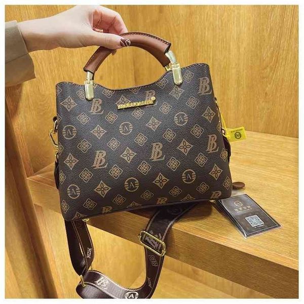 wholesale store 75% off foreign style small fashion single shoulder large capacity bag
wholesale store 75% off foreign style small fashion single shoulder large capacity bag