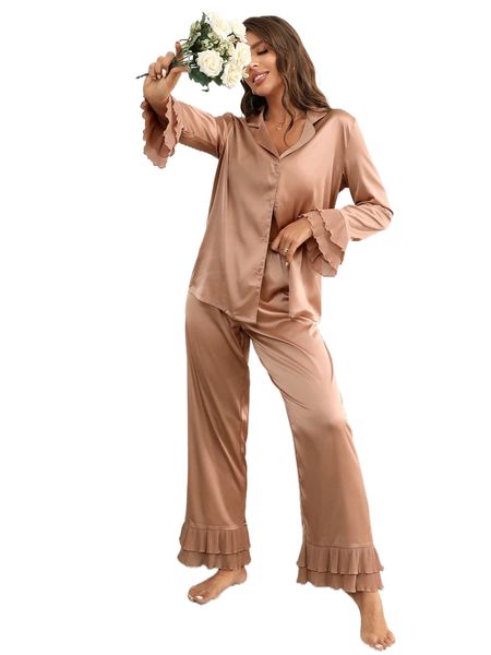 notch collar satin blouse and ruffle hem pants pj set 35q0#, Black;red
notch collar satin blouse and ruffle hem pants pj set 35q0#, Black;red