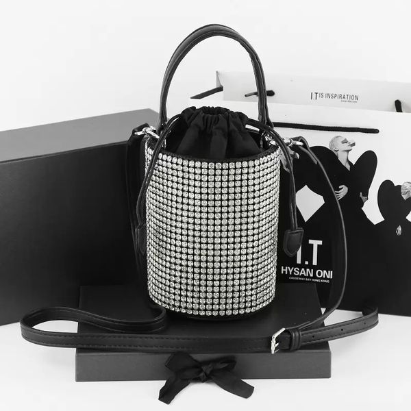 2022 blingbling party prom bucket totes phone bags handbags shining shoulder sparkly purses women ladies diamond crossbody round barrel mini
2022 blingbling party prom bucket totes phone bags handbags shining shoulder sparkly purses women ladies diamond crossbody round barrel mini