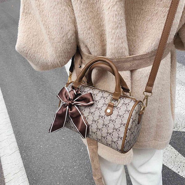 purses sale texture bag female pillow bag printed messenger bag new high-grade silk scarf handbag
purses sale texture bag female pillow bag printed messenger bag new high-grade silk scarf handbag