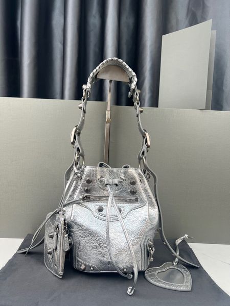 bucket bag luxury designer crossbody shoulder bags lady girl le cagole motorcycle handbag
bucket bag luxury designer crossbody shoulder bags lady girl le cagole motorcycle handbag