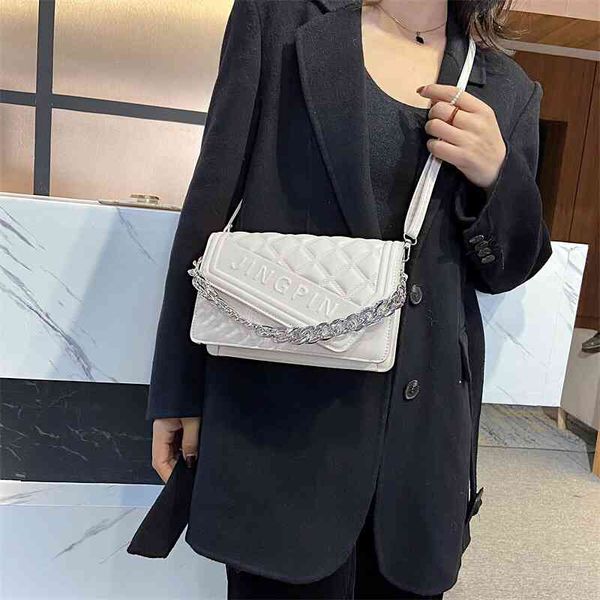 factory wholesale bag women's winter foreign style lingge single shoulder bag trend fashion leisure messenger
factory wholesale bag women's winter foreign style lingge single shoulder bag trend fashion leisure messenger