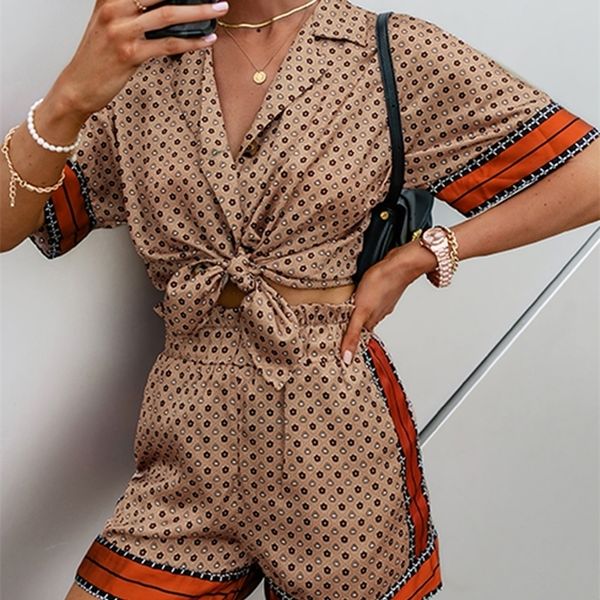 berrygo elegant print short sleeve satin silk two piece sets women fashion loose single breasted short set high waist casual set 220510, White
berrygo elegant print short sleeve satin silk two piece sets women fashion loose single breasted short set high waist casual set 220510, White