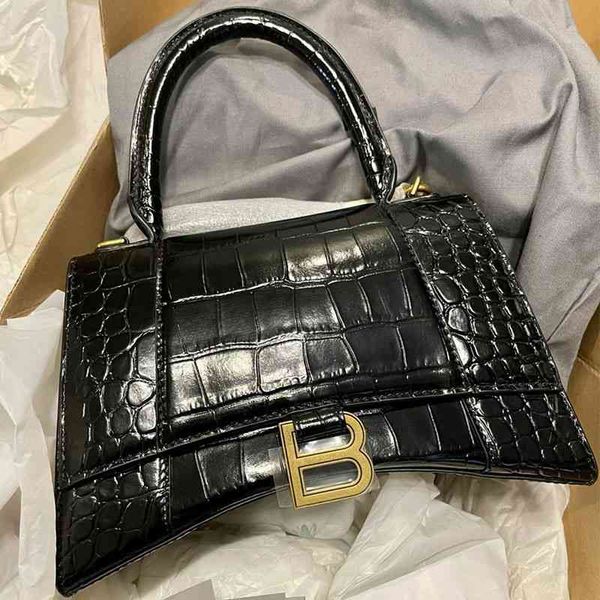 r5xh same bag female 2022 new fashion messenger b home crocodile hourglass word small
r5xh same bag female 2022 new fashion messenger b home crocodile hourglass word small