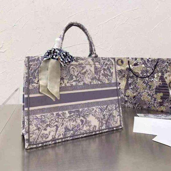 designers shoulder bags woman fashion classic handbags embroidery limited edition lady handbag high capacity travel shopping bag practical u
designers shoulder bags woman fashion classic handbags embroidery limited edition lady handbag high capacity travel shopping bag practical u