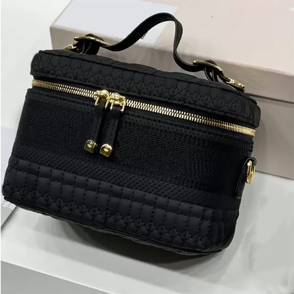 retro cosmetic bag girl canvas letter embroidery handbag business travel vanity cases zipper handle toiletry pouch fashion makeup case desig
retro cosmetic bag girl canvas letter embroidery handbag business travel vanity cases zipper handle toiletry pouch fashion makeup case desig