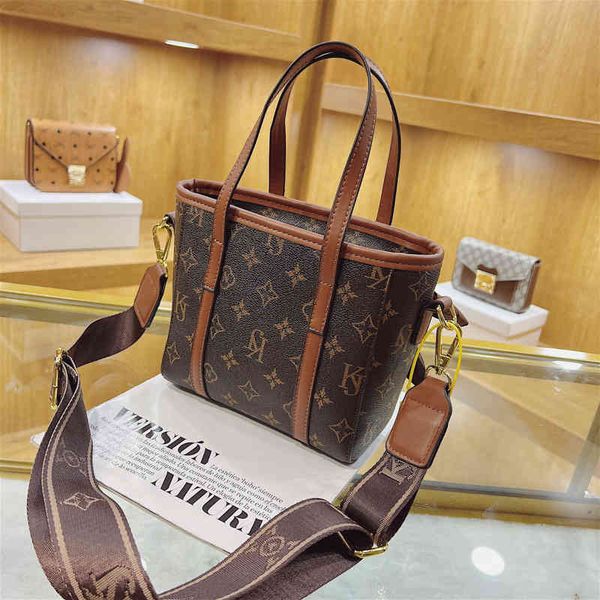2022 factory wholesale new fashion this year's popular women's versatile messenger autumn premium handbag
2022 factory wholesale new fashion this year's popular women's versatile messenger autumn premium handbag