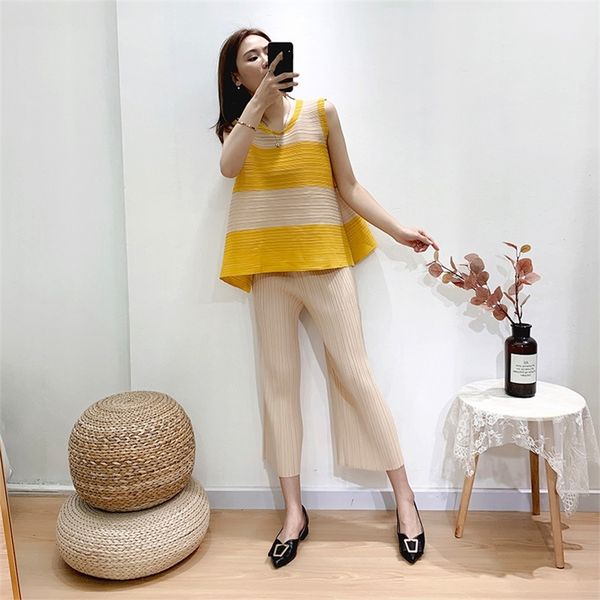 lanmrem summer striped elastic sleeveless loose casual pants for women temperament two-piece set famale pleated yj688 210302, White
lanmrem summer striped elastic sleeveless loose casual pants for women temperament two-piece set famale pleated yj688 210302, White
