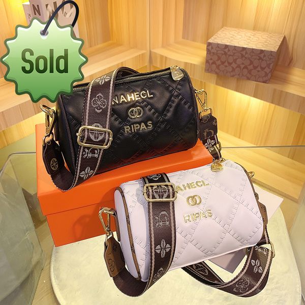 2022 new style personalized texture women's leisure fashion solid color shoulder messenger ladies designer bag handbag
2022 new style personalized texture women's leisure fashion solid color shoulder messenger ladies designer bag handbag